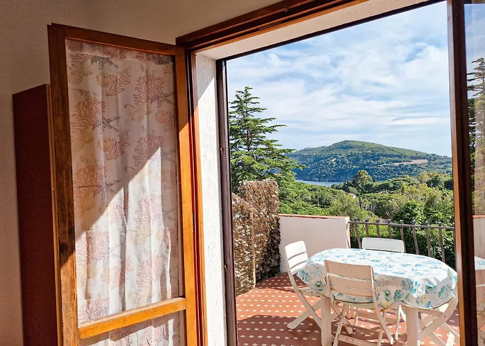 Casa Golfi Di ラコナ